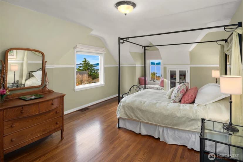 Property photo for 2256 W Viewmont Way W, Seattle photo 30