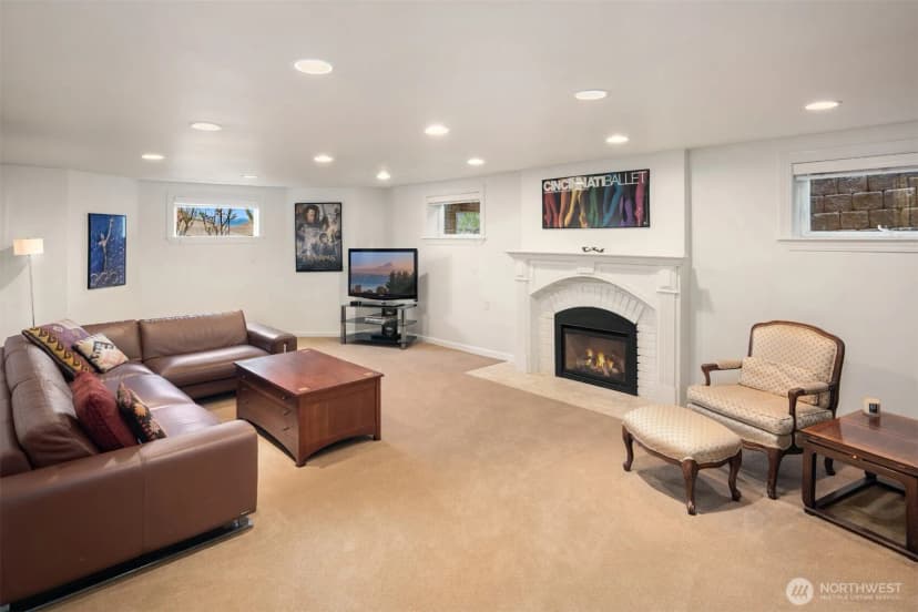 Property photo for 2256 W Viewmont Way W, Seattle photo 35