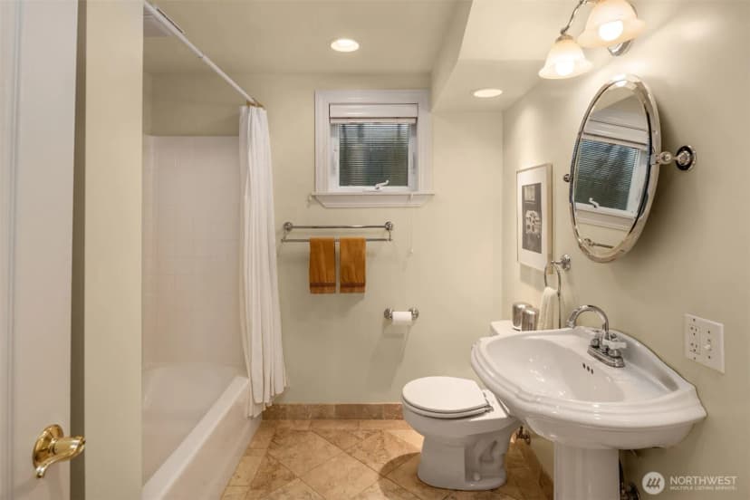 Property photo for 2256 W Viewmont Way W, Seattle photo 38