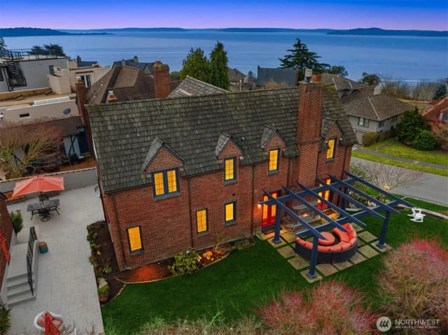 Property photo for 2256 W Viewmont Way W, Seattle photo 2