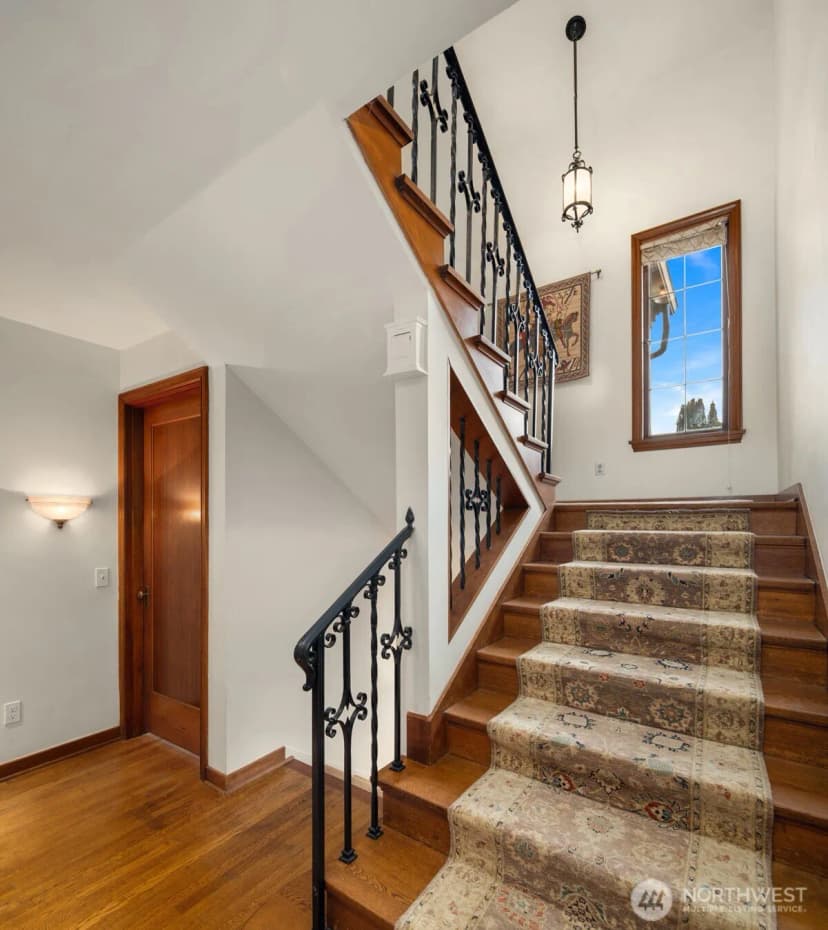 Property photo for 2256 W Viewmont Way W, Seattle photo 22
