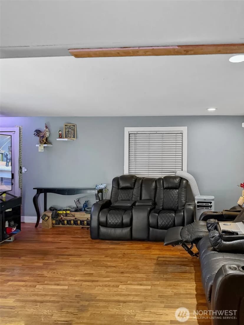 Property photo for 103 E Highland Drive, Arlington photo 7