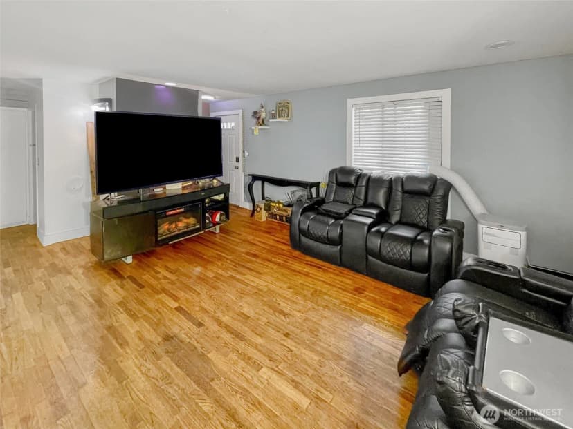 Property photo for 103 E Highland Drive, Arlington photo 5