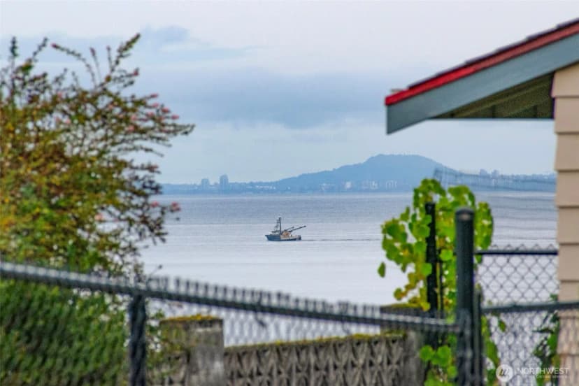 Property photo for 2016 W Fourth Street, Port Angeles photo 9