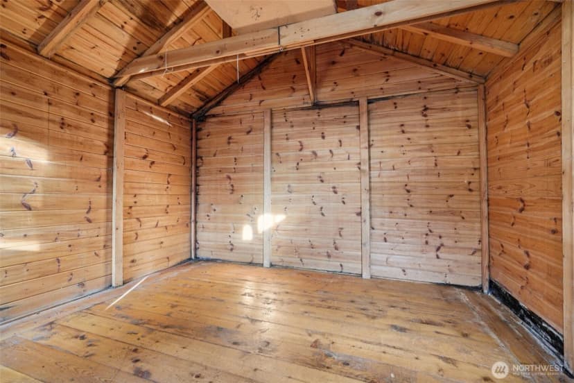 Property photo for 10219 15th Avenue Ne, Seattle photo 22