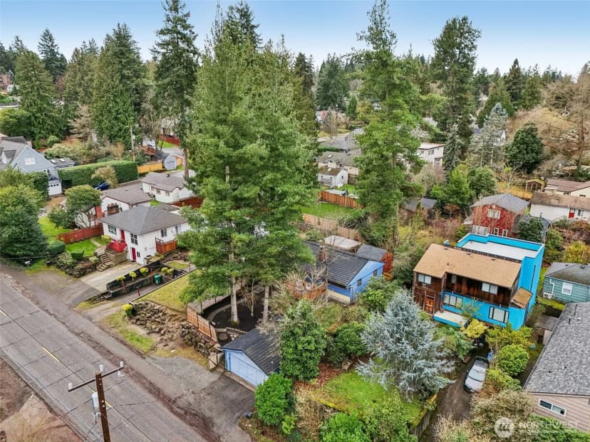 Property photo for 10219 15th Avenue Ne, Seattle photo 27