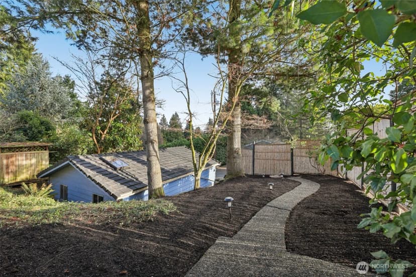Property photo for 10219 15th Avenue Ne, Seattle photo 18