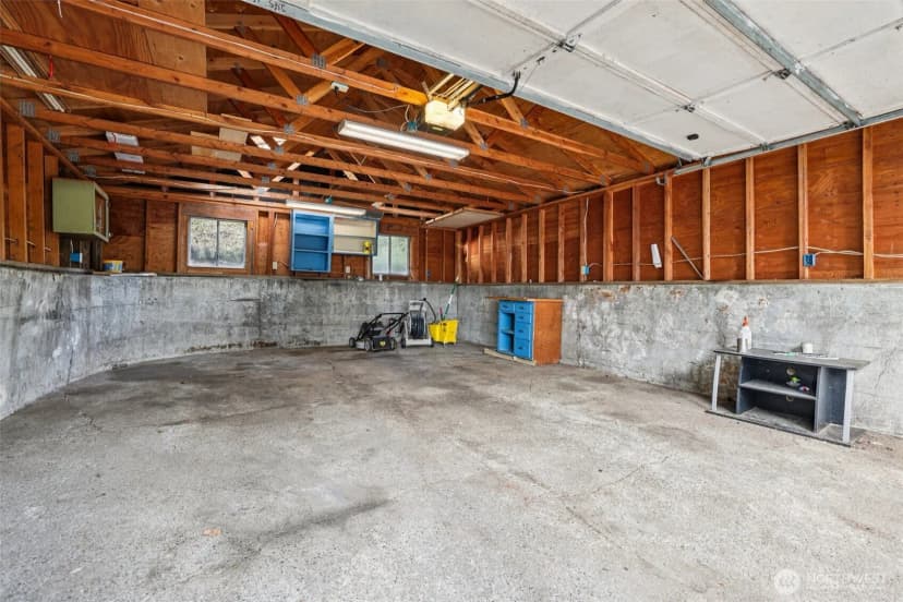 Property photo for 10219 15th Avenue Ne, Seattle photo 24
