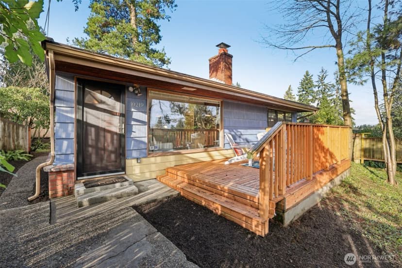 Property photo for 10219 15th Avenue Ne, Seattle photo 4