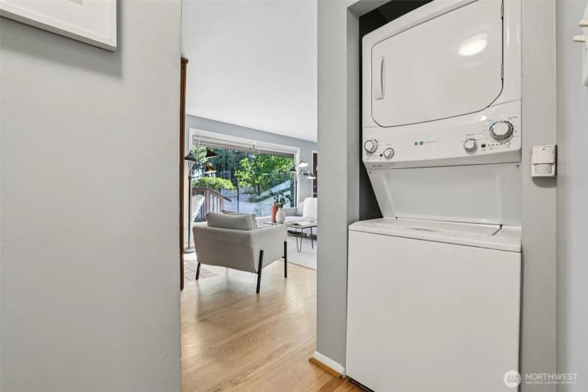 Property photo for 10219 15th Avenue Ne, Seattle photo 17