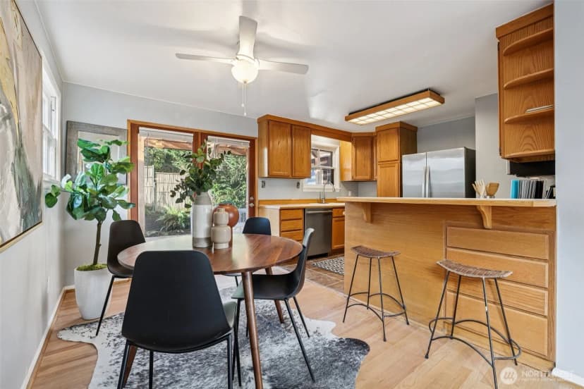 Property photo for 10219 15th Avenue Ne, Seattle photo 10