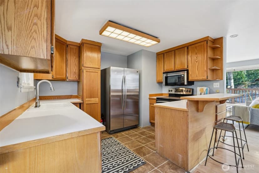 Property photo for 10219 15th Avenue Ne, Seattle photo 11