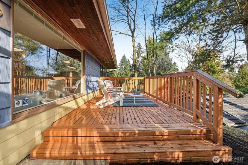 Property photo for 10219 15th Avenue Ne, Seattle photo 5