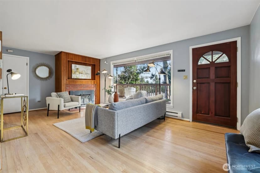 Property photo for 10219 15th Avenue Ne, Seattle photo 6