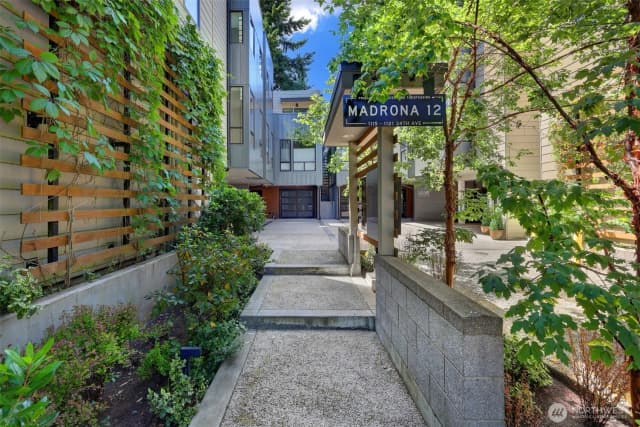 Property photo for 1117 34th Avenue #b, Seattle photo 3