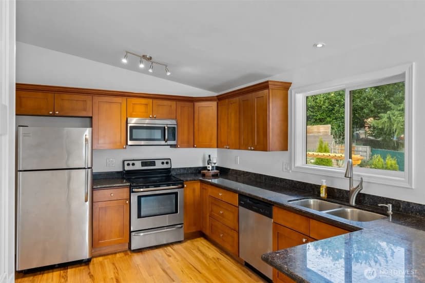 Property photo for 20430 12th Avenue S, Sea Tac photo 6