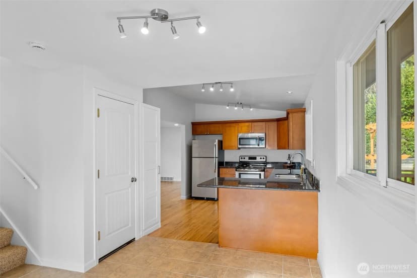 Property photo for 20430 12th Avenue S, Sea Tac photo 7