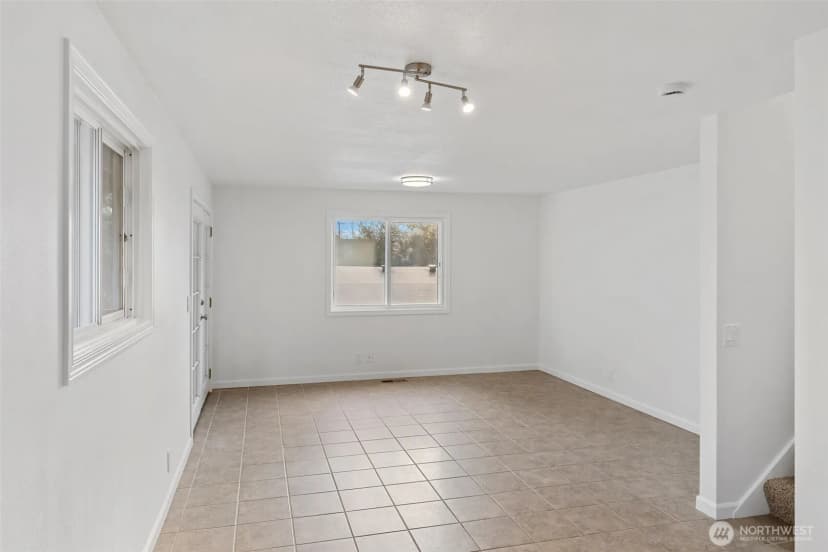 Property photo for 20430 12th Avenue S, Sea Tac photo 9