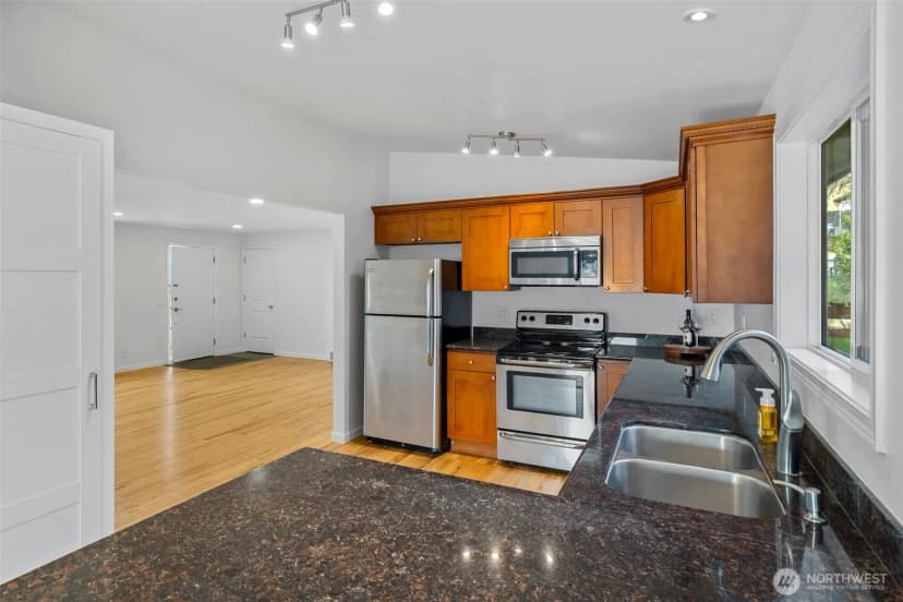 Property photo for 20430 12th Avenue S, Sea Tac photo 5