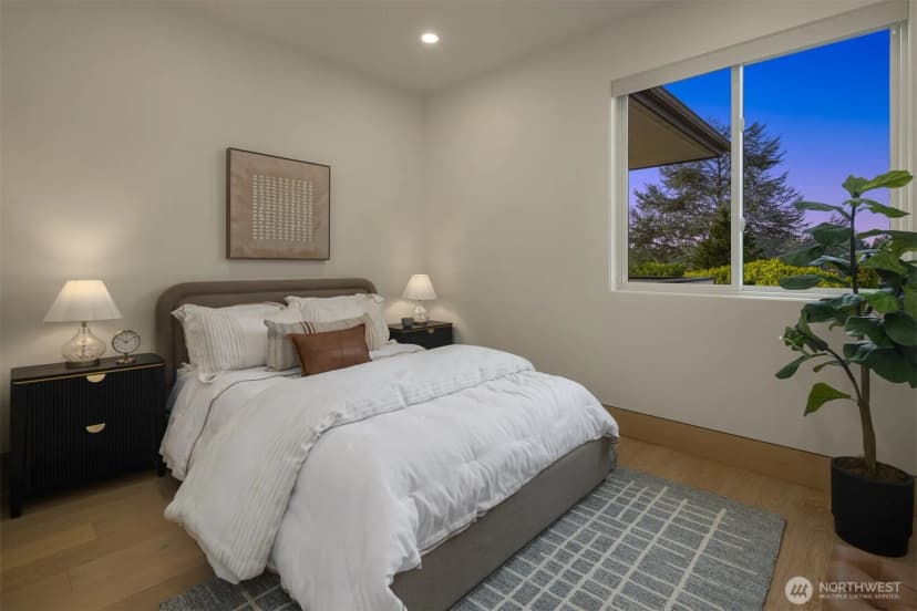 Property photo for 8926 Ne 36th Street, Yarrow Point photo 19