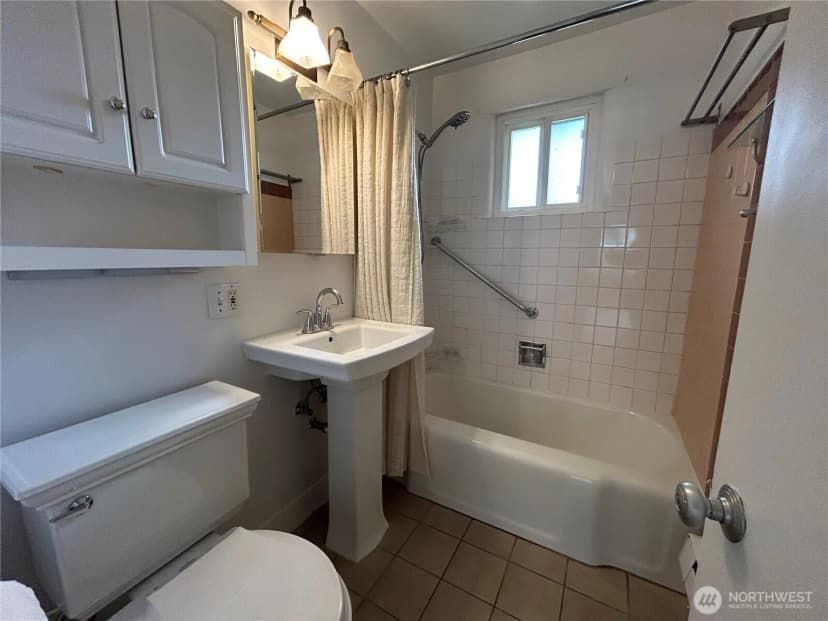 Property photo for 4717 Terrace Drive Ne #4717, Seattle photo 12