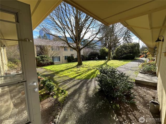 Property photo for 4717 Terrace Drive Ne #4717, Seattle photo 2