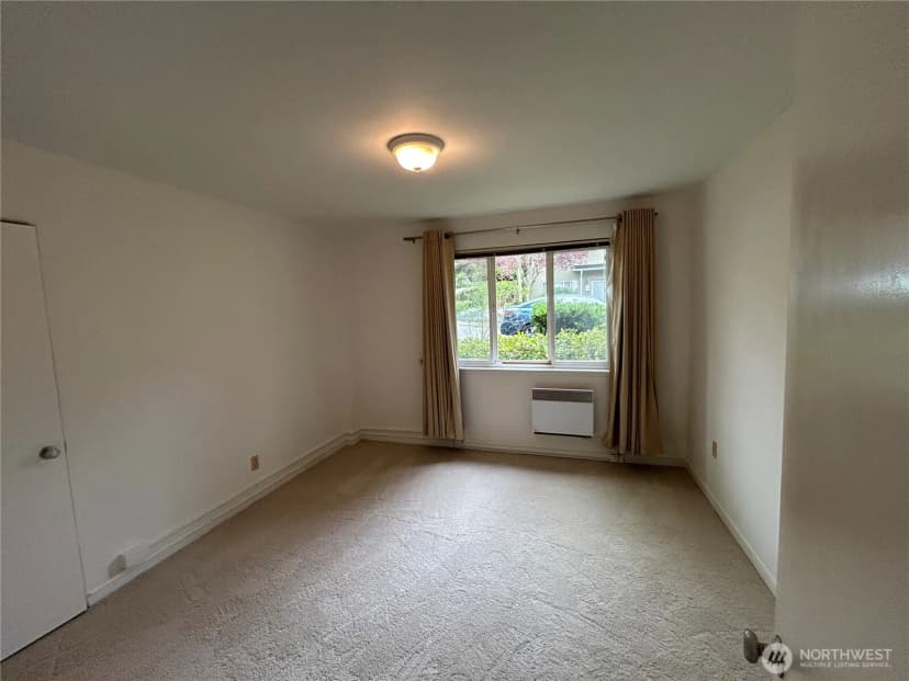 Property photo for 4717 Terrace Drive Ne #4717, Seattle photo 3