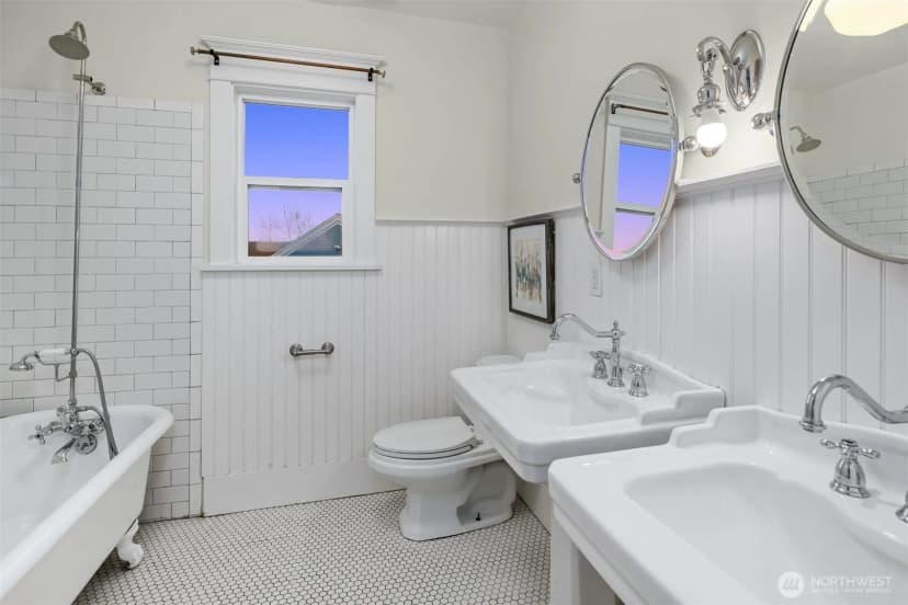 Property photo for 703 24th Avenue S, Seattle photo 16