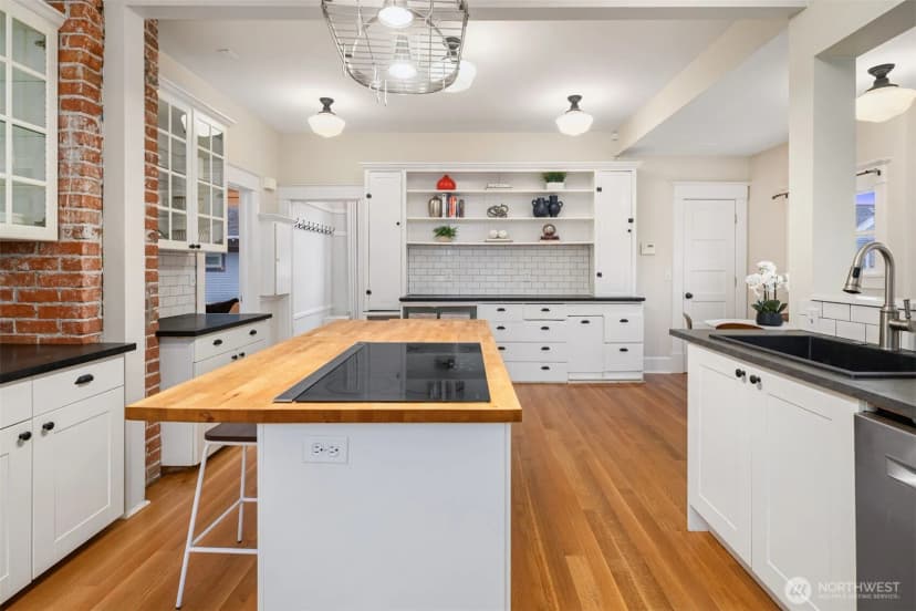 Property photo for 703 24th Avenue S, Seattle photo 10