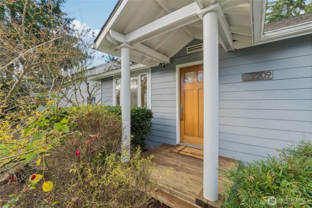 Property photo for 9209 20th Avenue Ne, Seattle photo 4