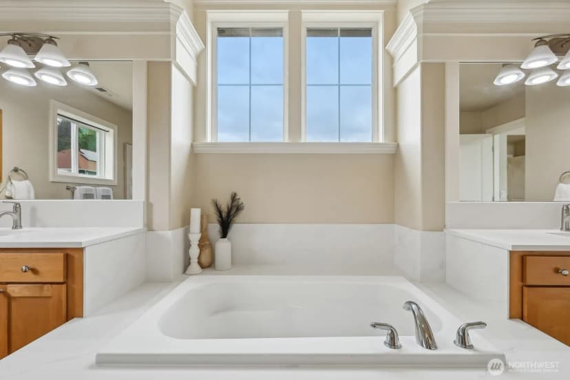 Property photo for 721 Lingering Pine Drive Nw, Issaquah photo 31