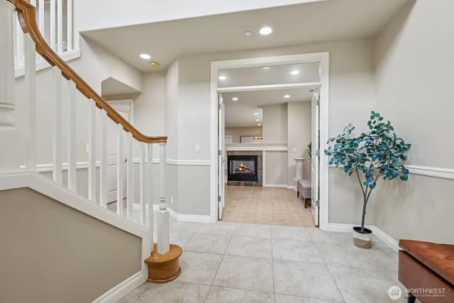 Property photo for 721 Lingering Pine Drive Nw, Issaquah photo 4