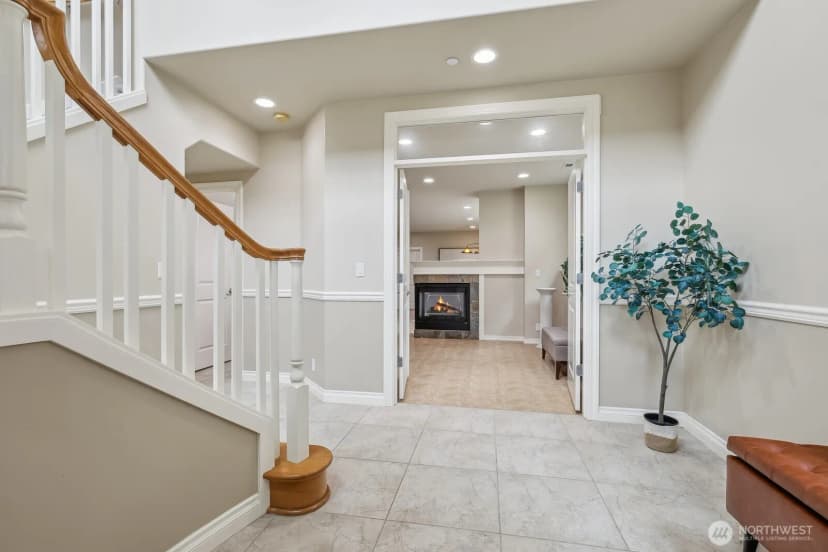 Property photo for 721 Lingering Pine Drive Nw, Issaquah photo 4
