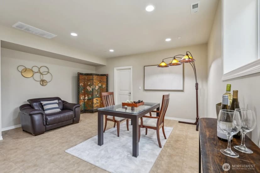 Property photo for 721 Lingering Pine Drive Nw, Issaquah photo 6