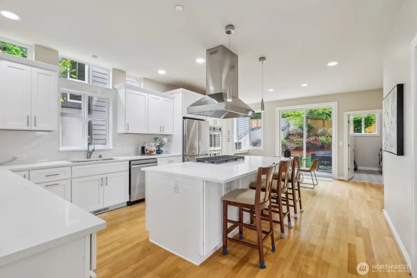 Property photo for 721 Lingering Pine Drive Nw, Issaquah photo 16
