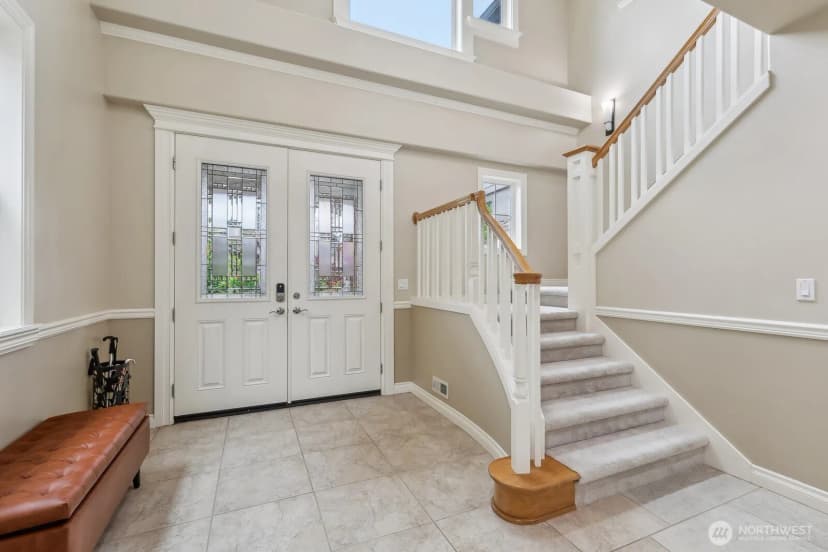 Property photo for 721 Lingering Pine Drive Nw, Issaquah photo 3