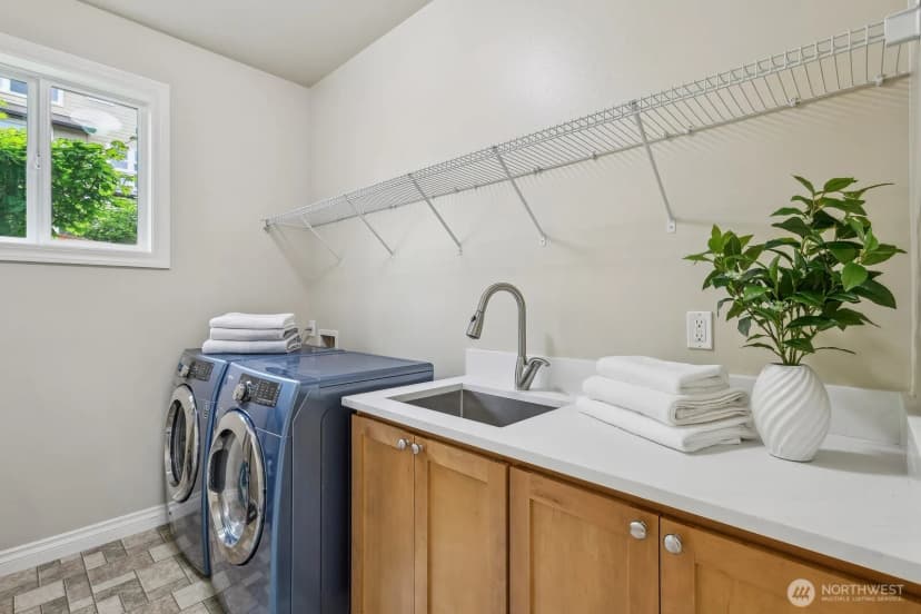 Property photo for 721 Lingering Pine Drive Nw, Issaquah photo 22