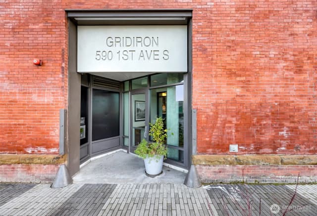 Property photo for 590 1st Avenue S #810, Seattle photo 3