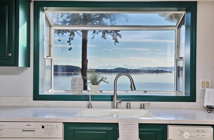 Property photo for 2820 Sw Scenic Heights Street, Oak Harbor photo 12