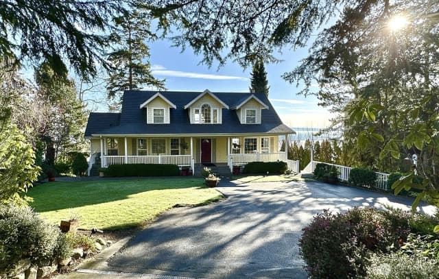 Property photo for 2820 Sw Scenic Heights Street, Oak Harbor photo 3