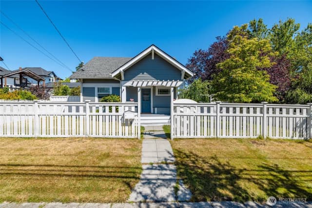 Property photo for 1506 12th Street, Anacortes photo 4