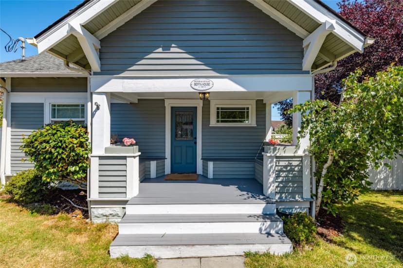 Property photo for 1506 12th Street, Anacortes photo 5