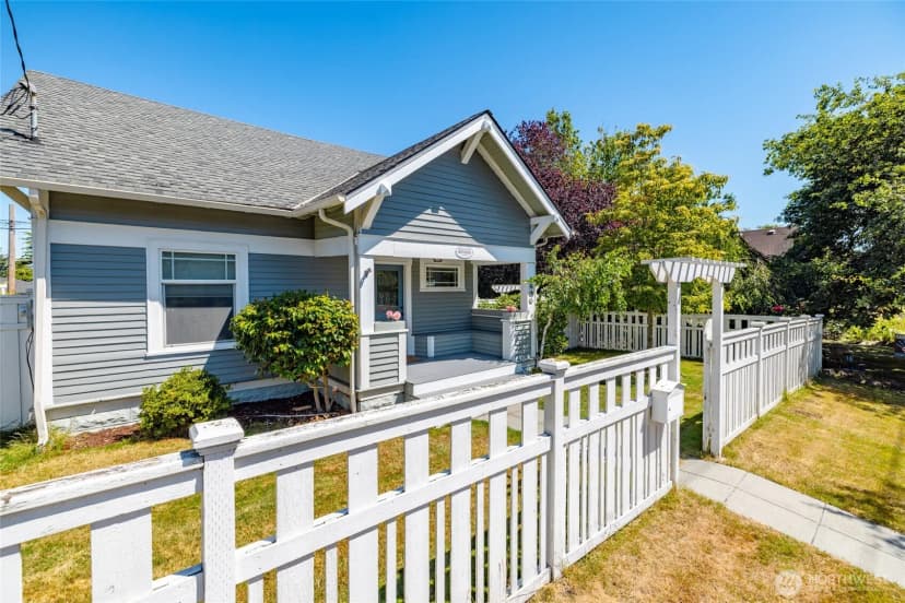 Property photo for 1506 12th Street, Anacortes