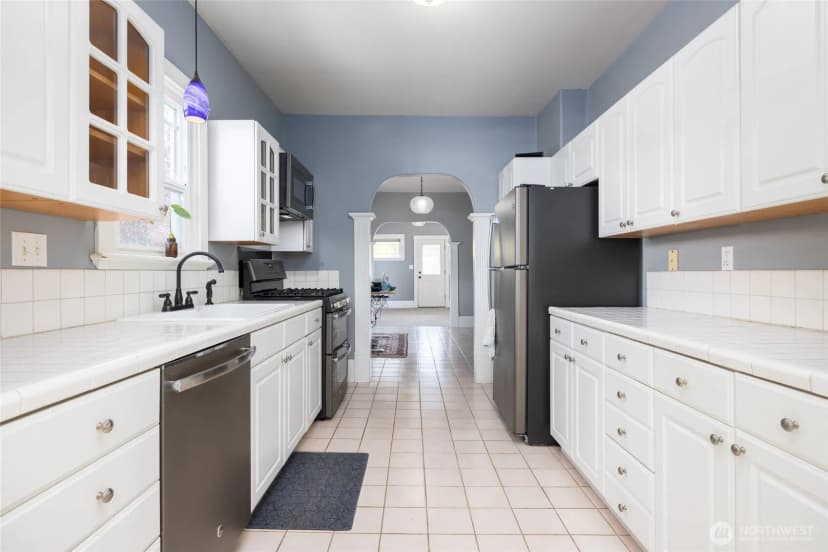 Property photo for 1506 12th Street, Anacortes photo 11
