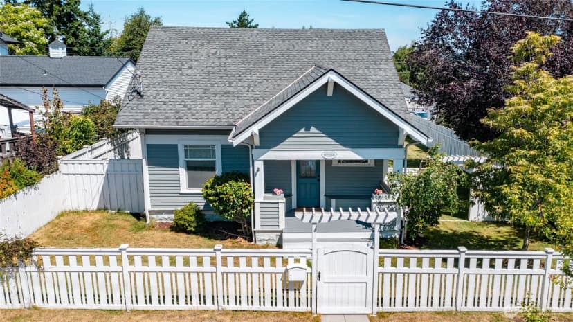 Property photo for 1506 12th Street, Anacortes photo 3