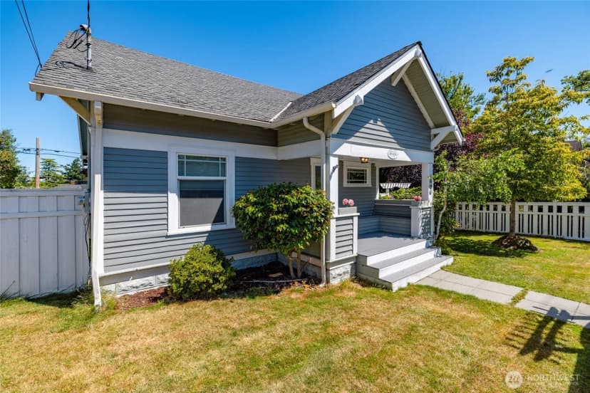 Property photo for 1506 12th Street, Anacortes photo 2