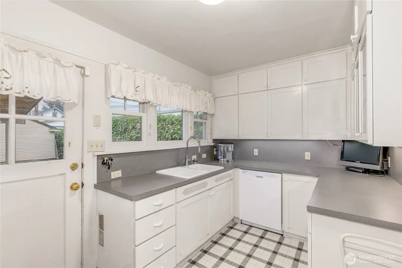 Property photo for 1005 Grand Avenue, Everett photo 13