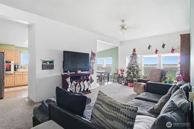 Property photo for 261 Hardy Rd, Lamont photo 4