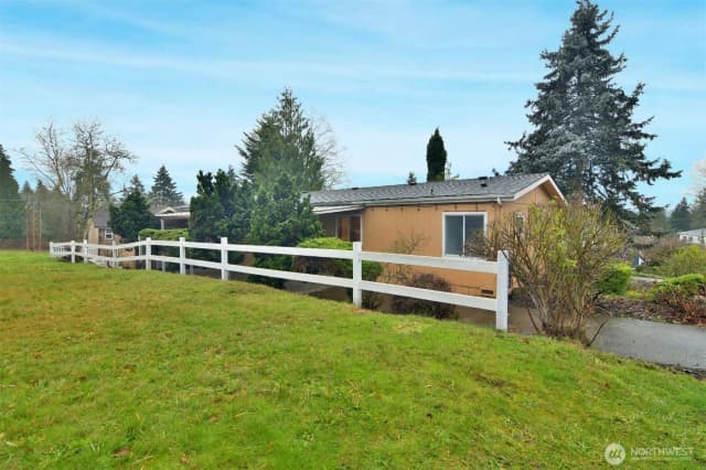 Property photo for 12611 Ne 197th Street, Bothell photo 2