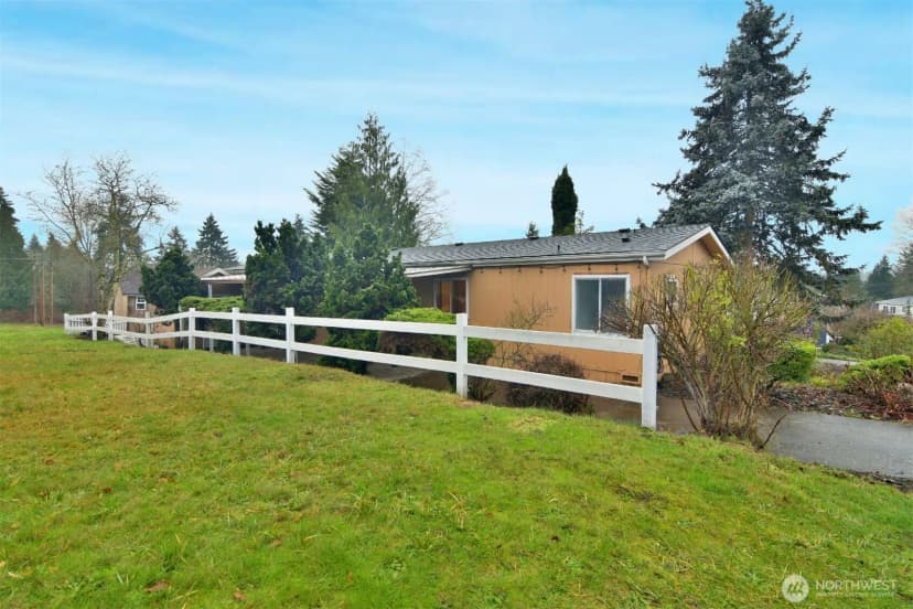 Property photo for 12611 Ne 197th Street, Bothell photo 2